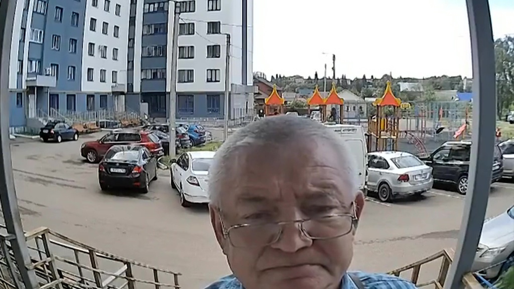 "Умный" домофон не узнал подвыпившего жильца