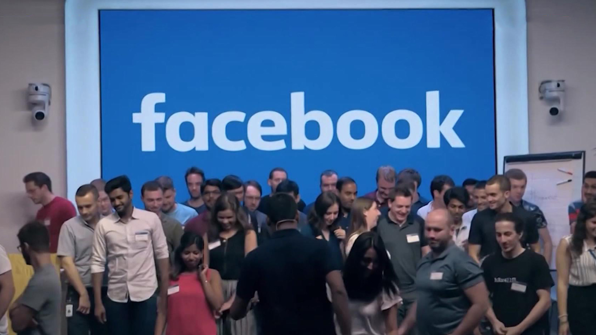 Facebook сменит название