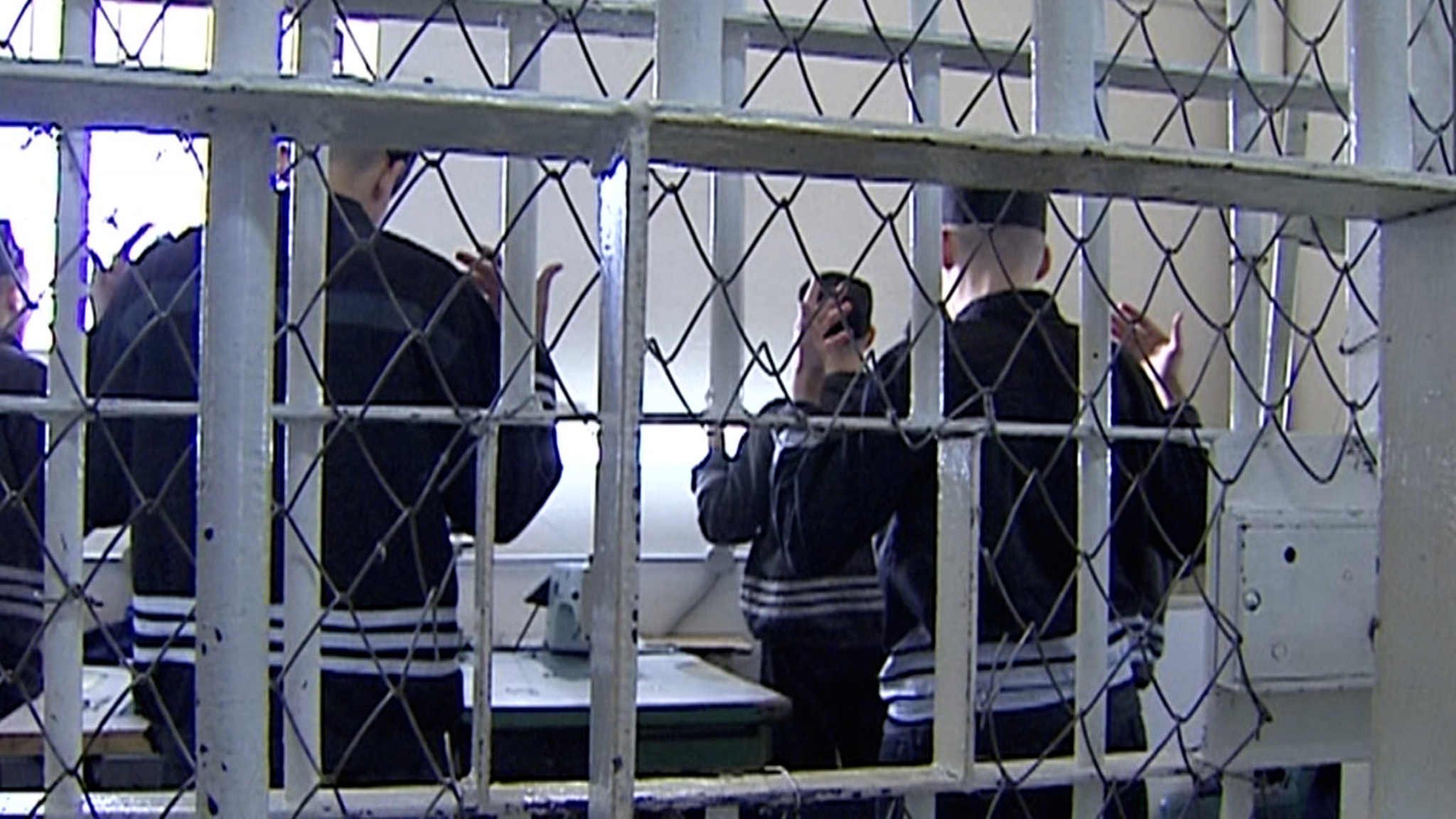 Педофилы будут сидеть пожизненно