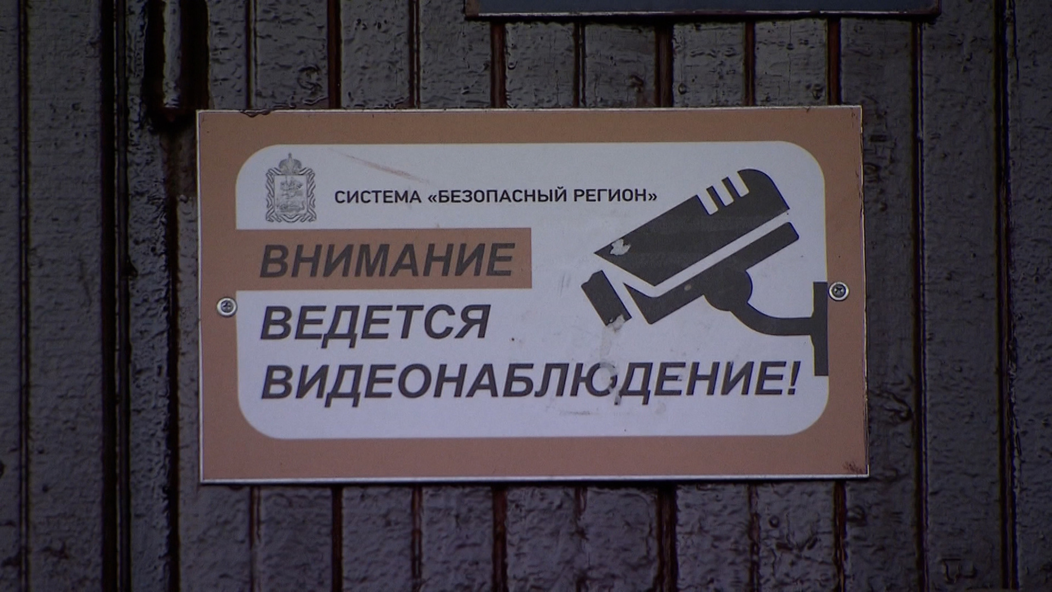 Грубо задержали и заковали в наручники: искусственный интеллект перепутал ученого с грабителем