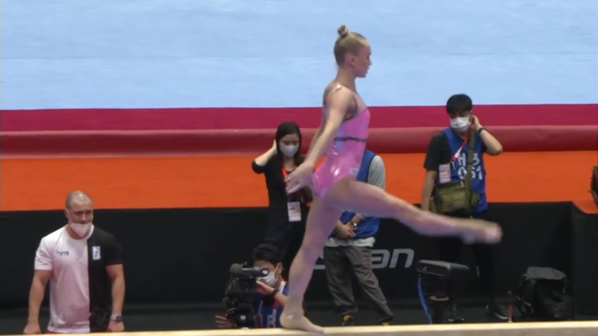 Гимнастка Мельникова впервые выиграла золото чемпионата мира