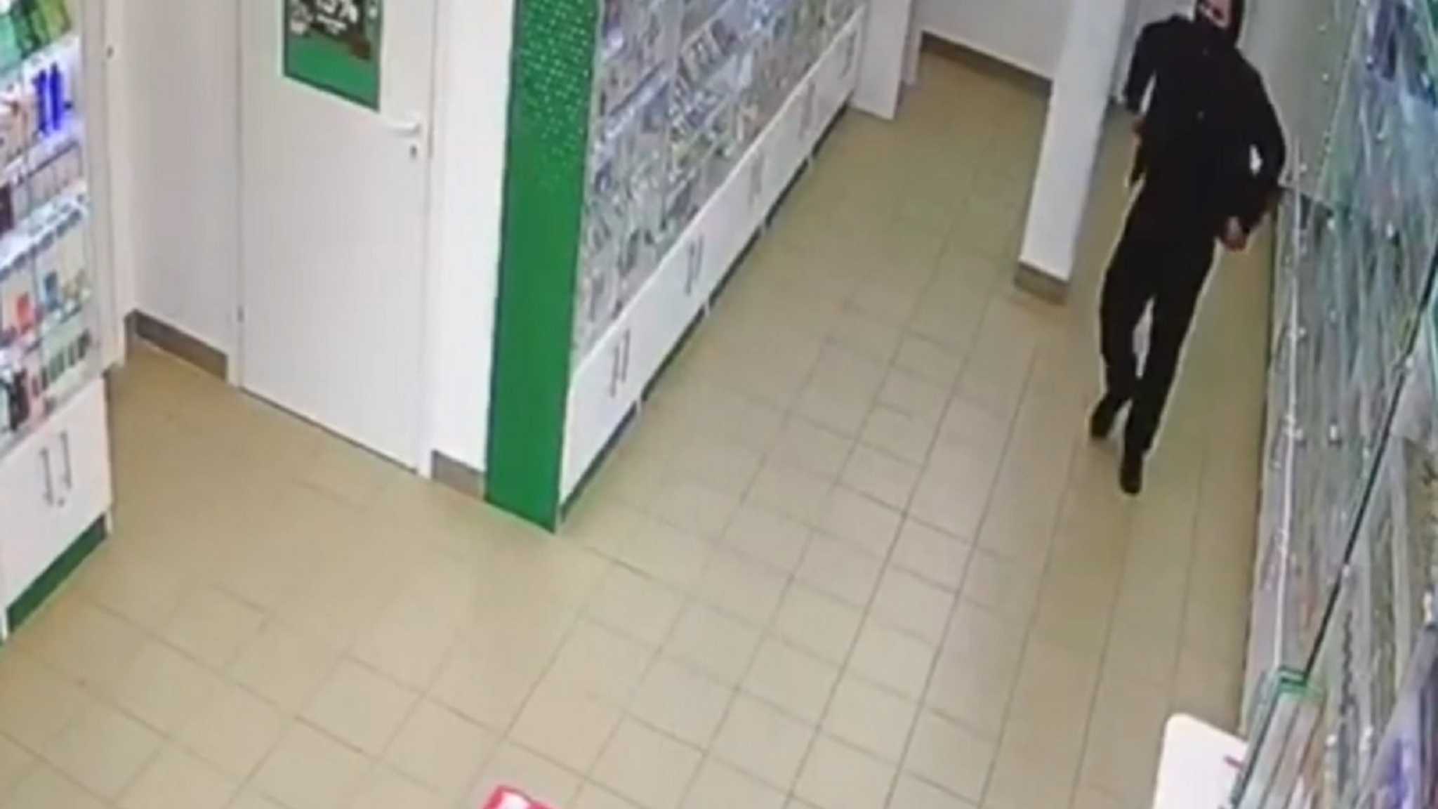 В Санкт-Петербурге задержали полицейского, подозреваемого в ограблении аптеки