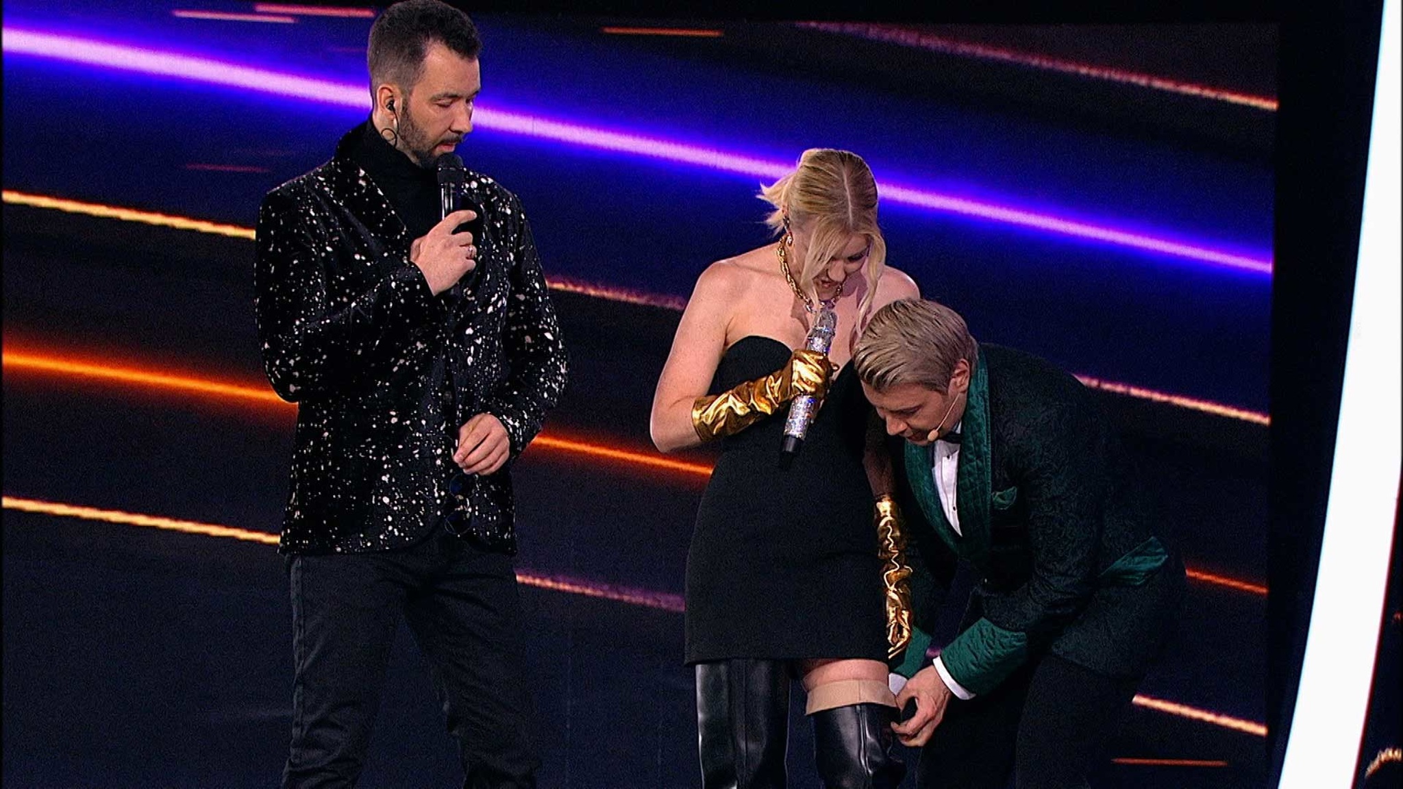 "Угрей давить": Басков пошутил над сапогами Карауловой