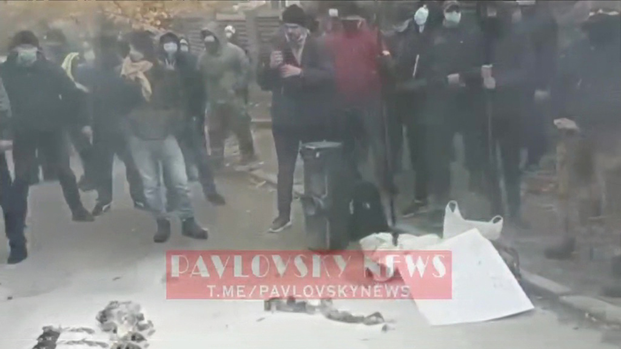 Сторонники Медведчука митингуют под "День Победы"