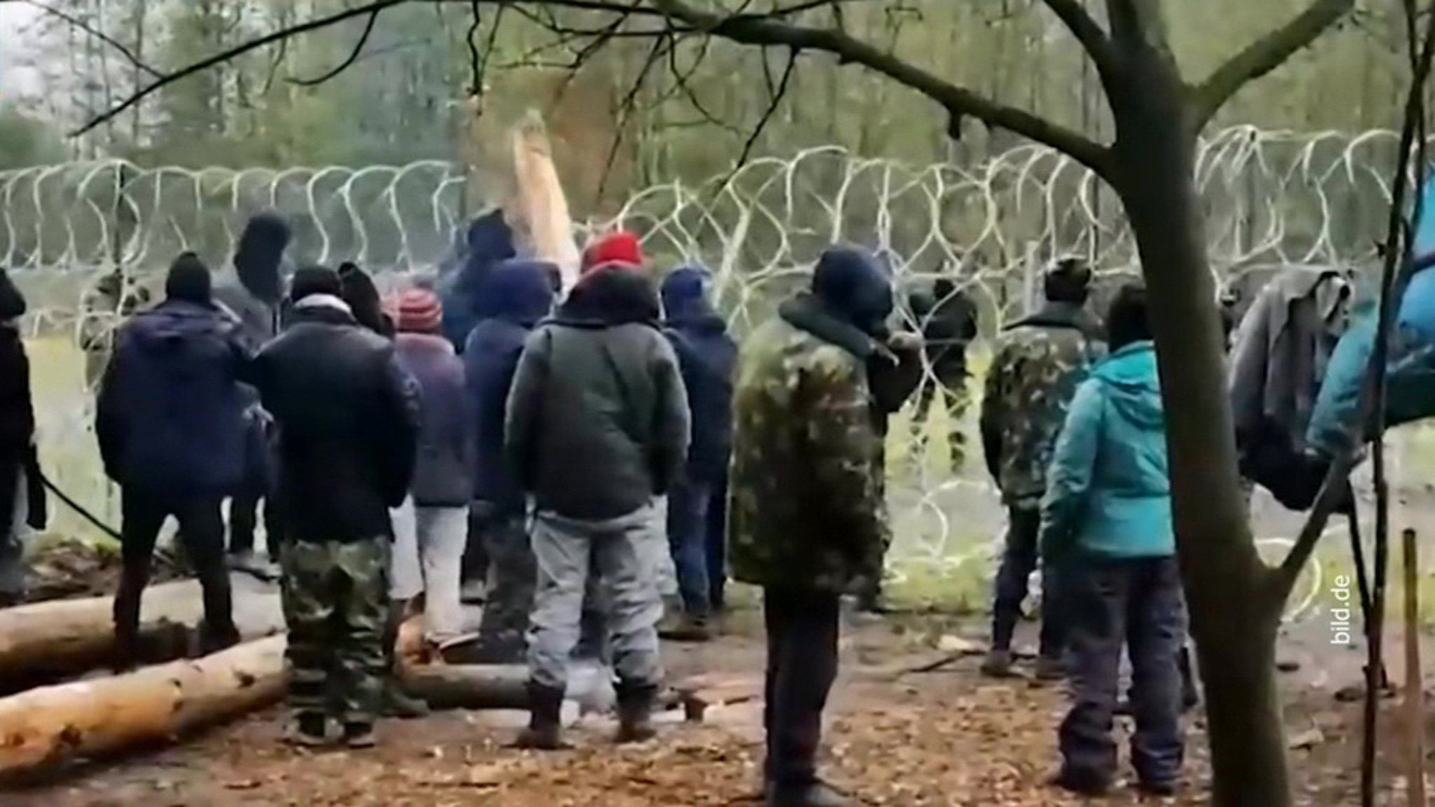 Польша увеличила число военных на границе с Белоруссией