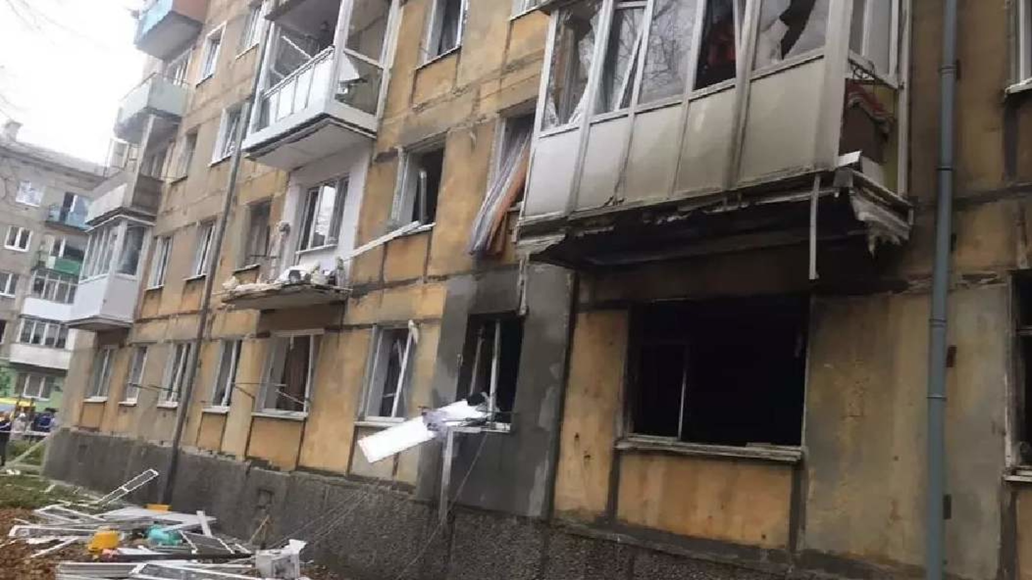Межкомнатные стены повреждены в квартире в доме в Балтийске после взрыва газа