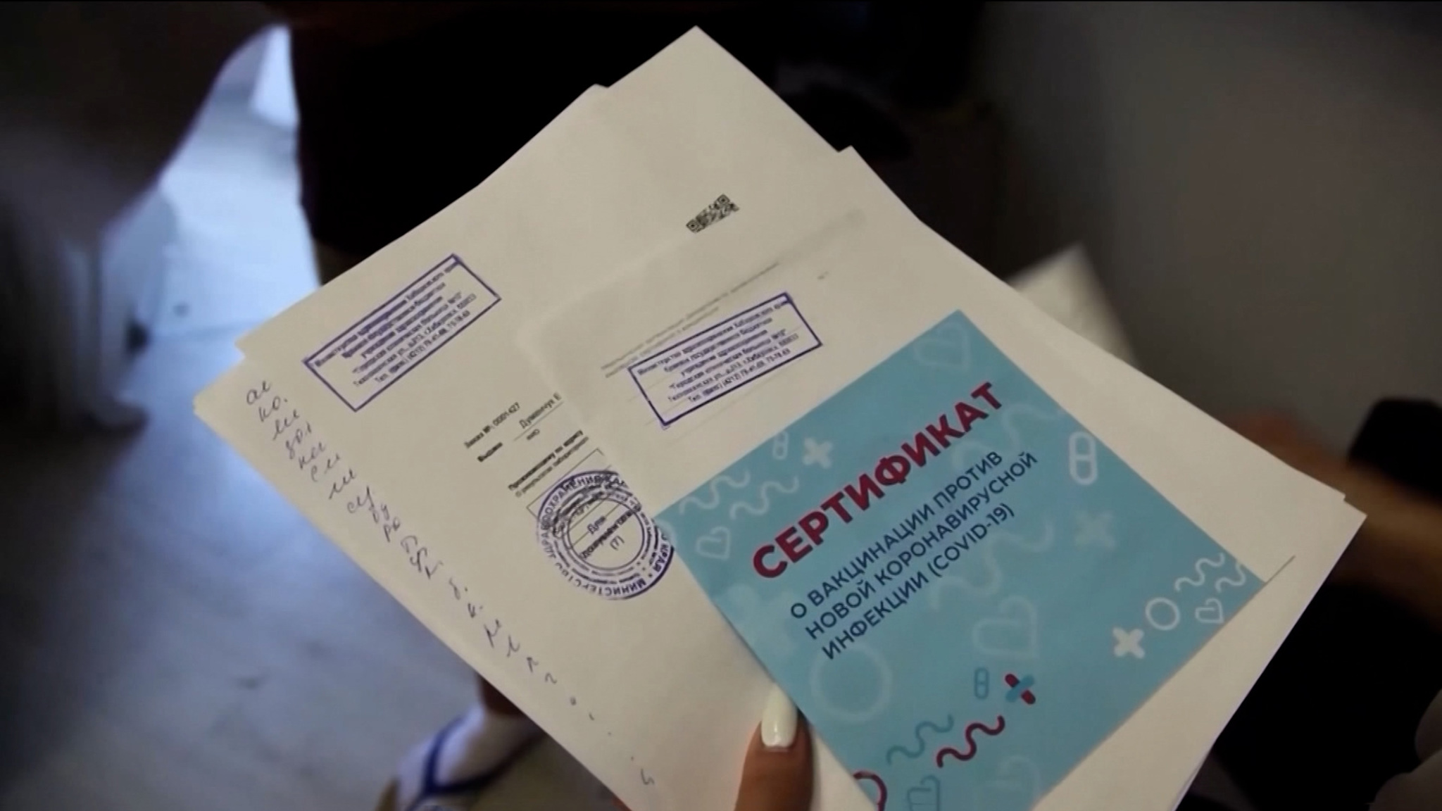 В Петербурге лица 60+ смогут предъявлять бумажные сертификаты о вакцинации вместо QR