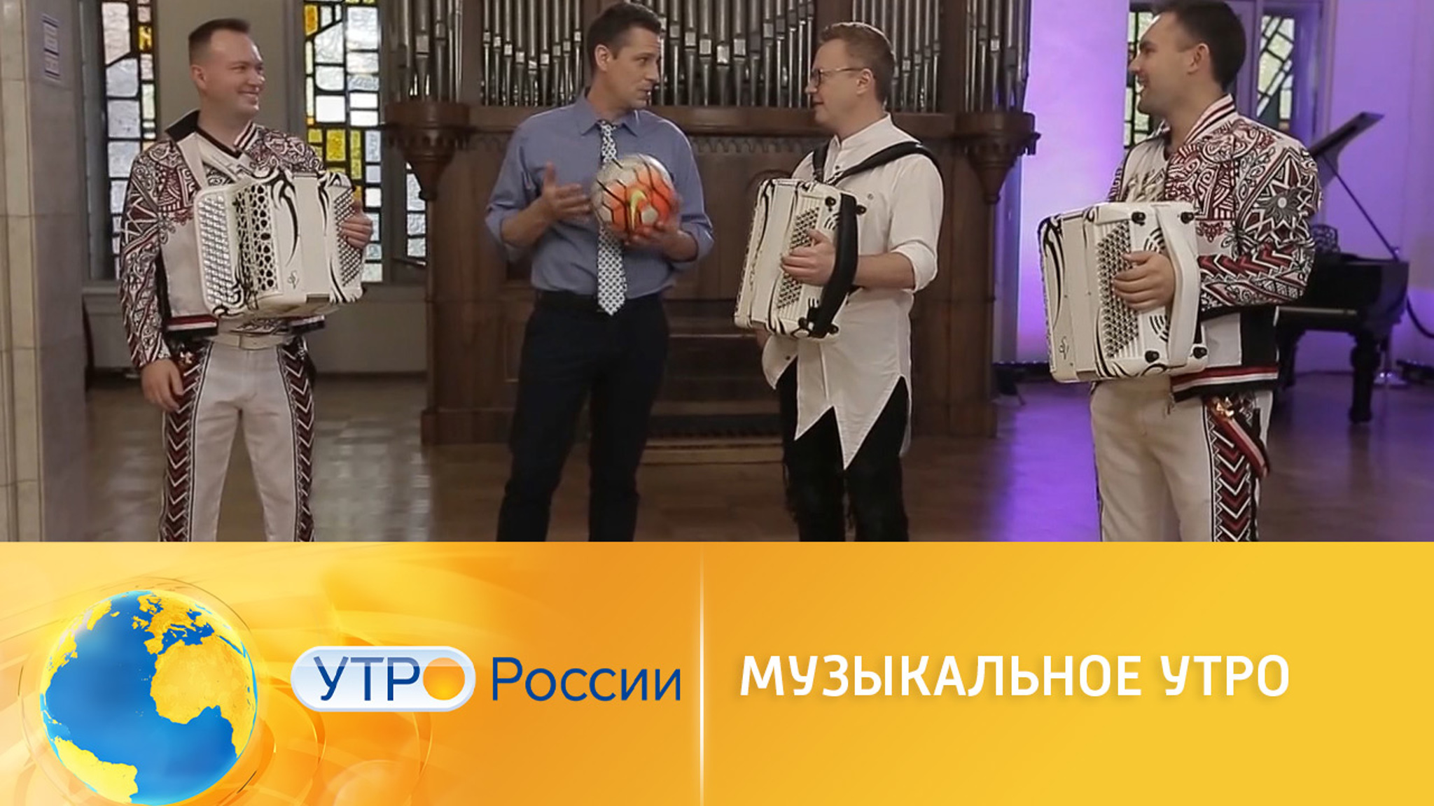 Сергей Войтенко исполнил зажигательную композицию на баяне
