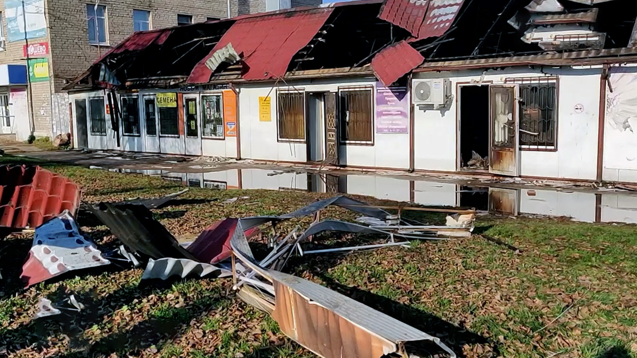 Крупный пожар в торговых рядах в смоленском райцентре. Подробности