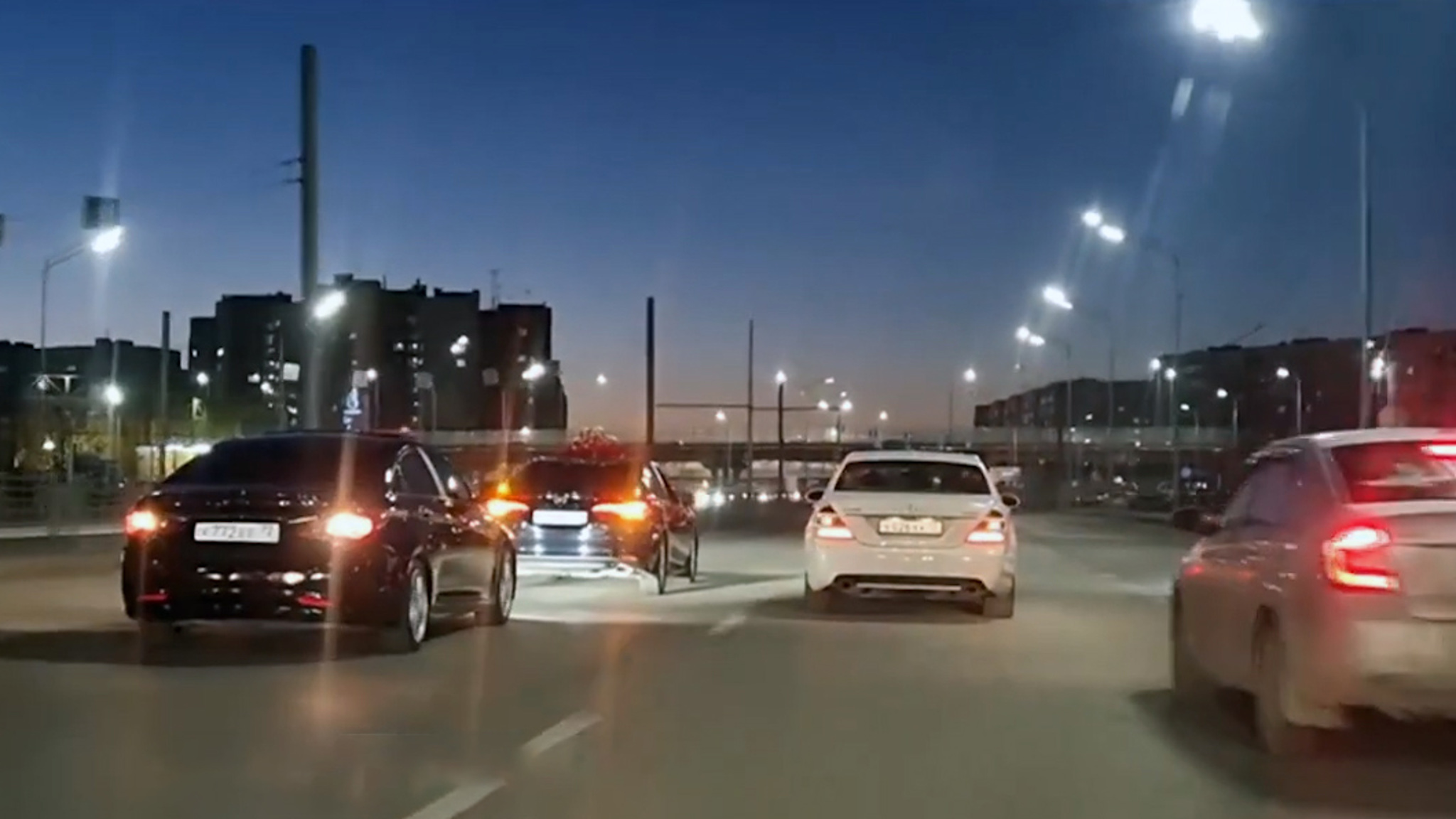 В Тюмени водители свадебного кортежа заплатили штраф
