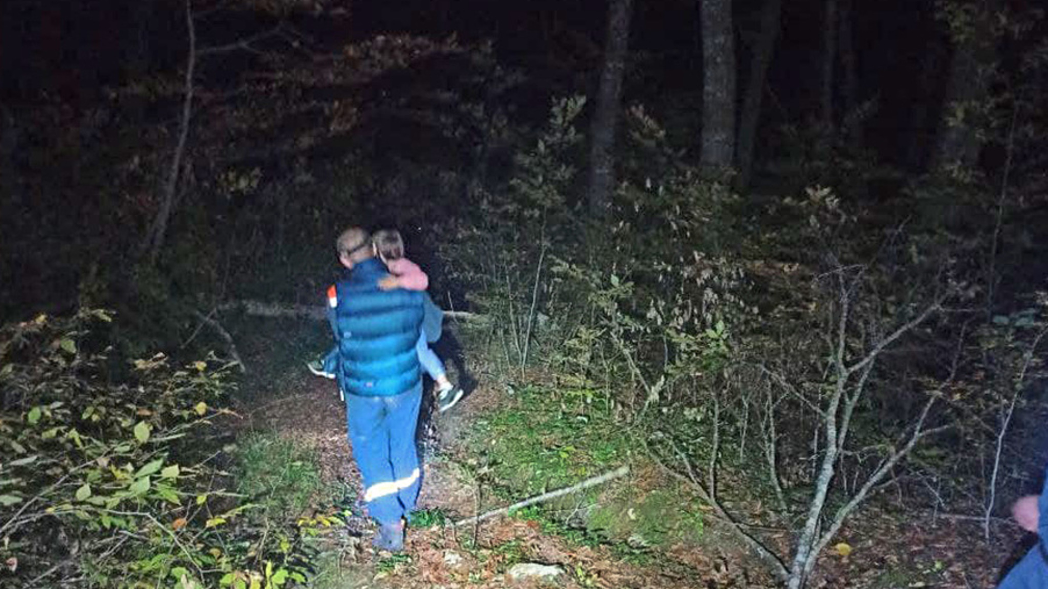 В горах Сочи мужчина заблудился с 4-летним ребенком