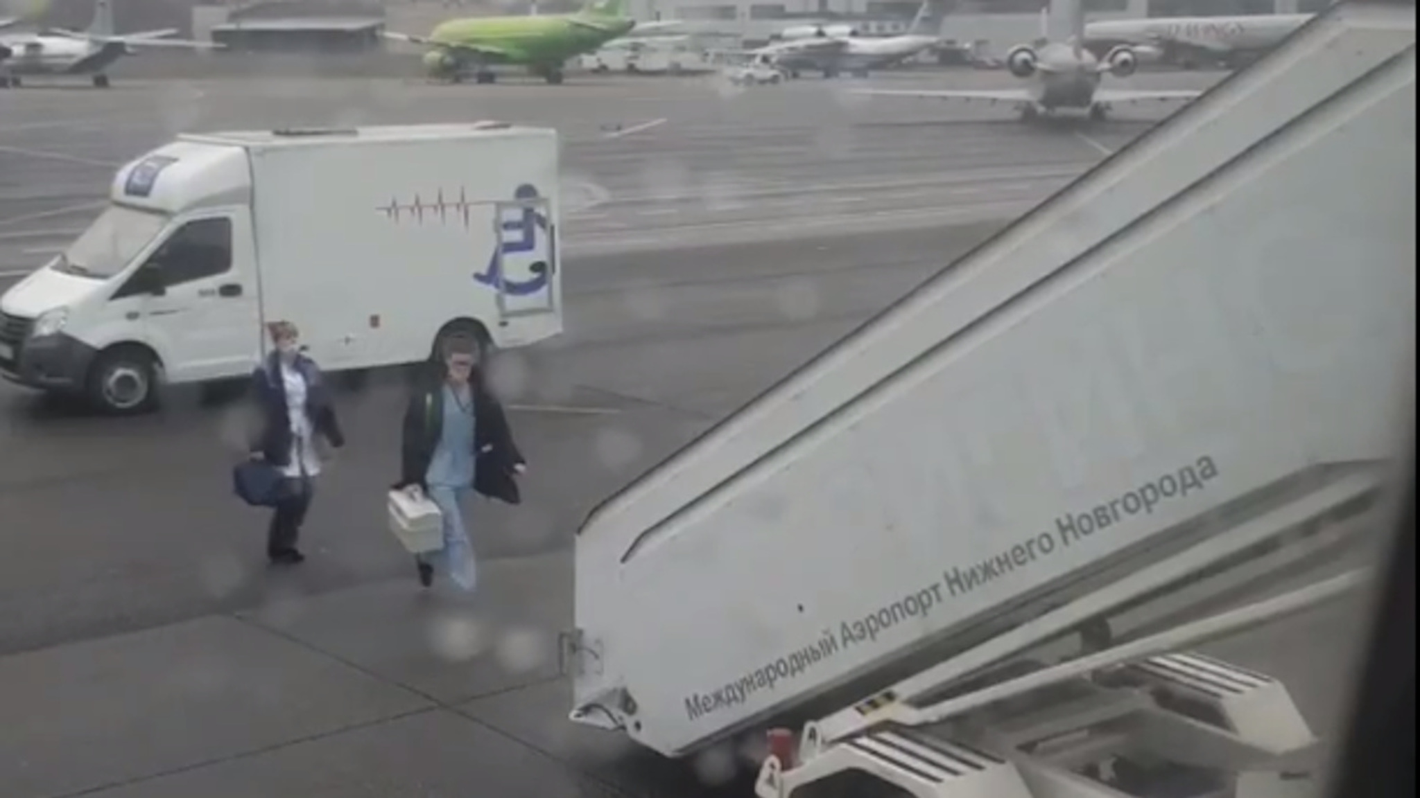 В аэропорту Нижнего Новгорода остаются 2 самолёта из 40 принятых из-за тумана в Москве