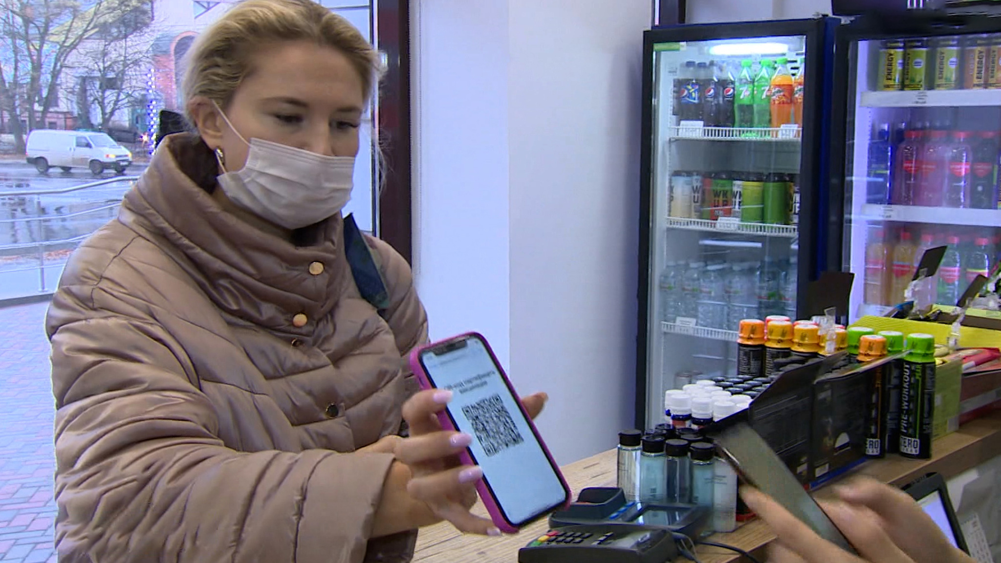 QR-коды, волонтеры и марафон вакцинации. Как идет борьба с коронавирусом