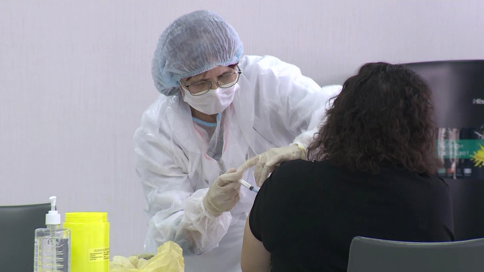 В Петербурге ввели обязательную вакцинацию от COVID-19 для жителей старше 60 лет