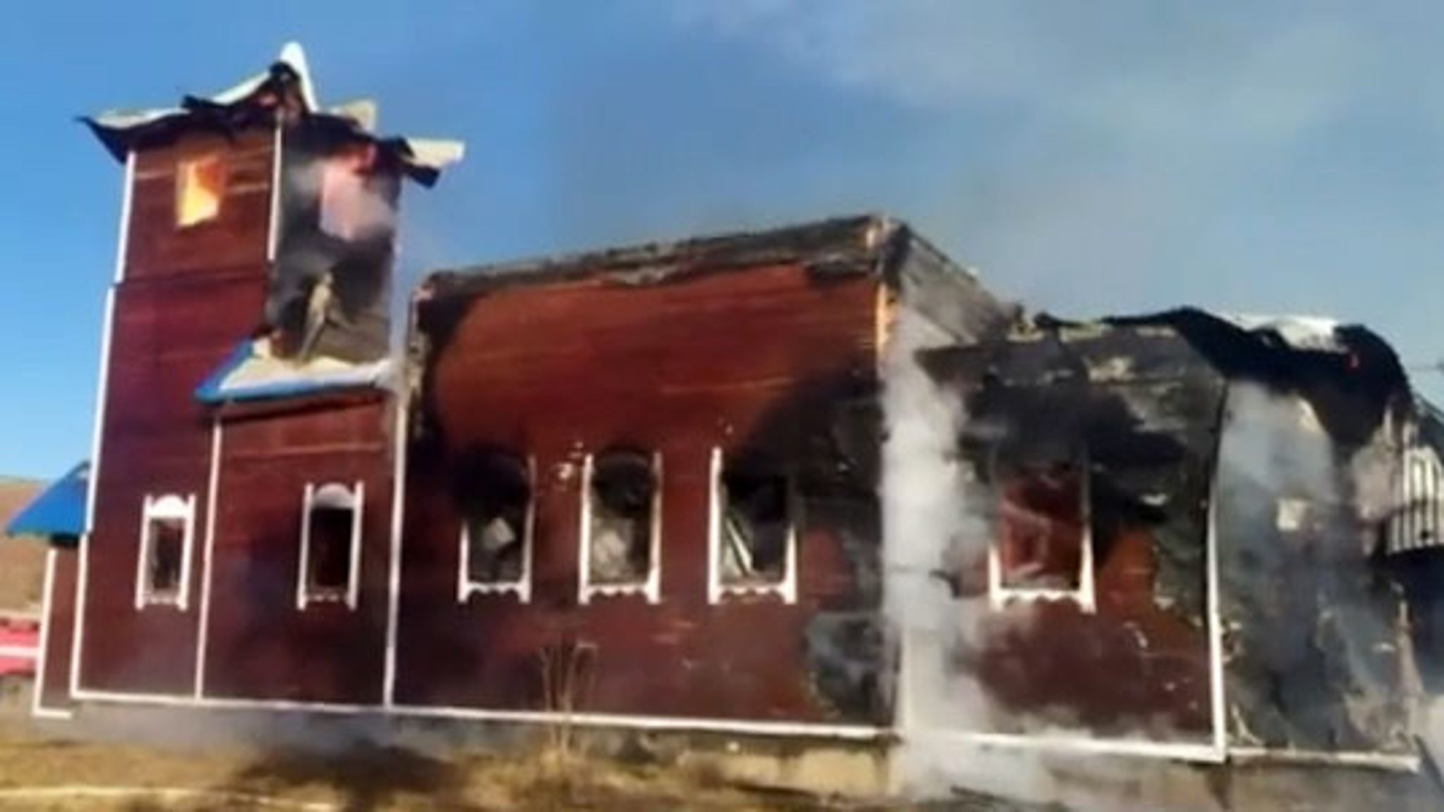 Появилось видео пожара в иркутском храме