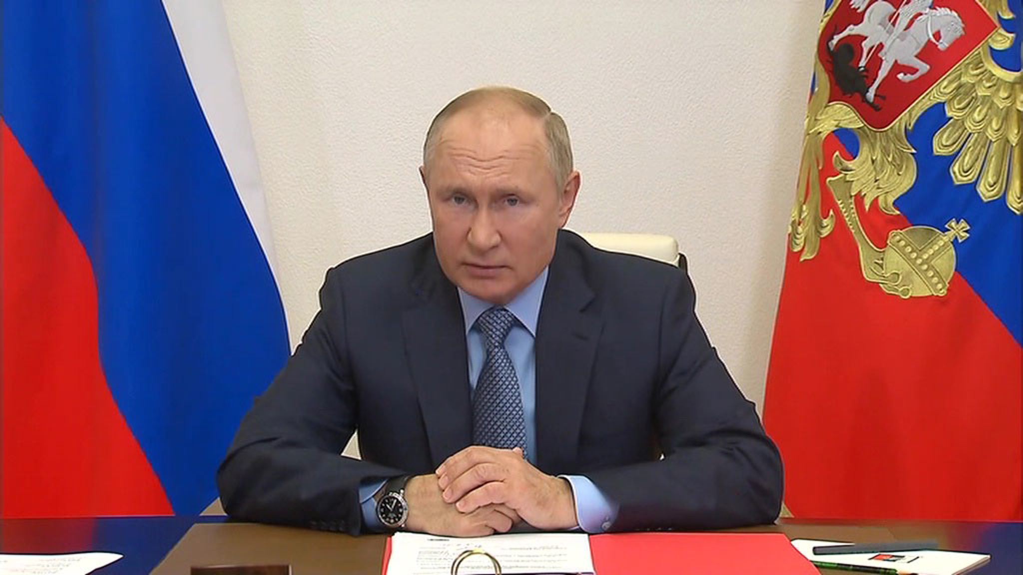 Путин проводит оперативное совещание с членами Совбеза России