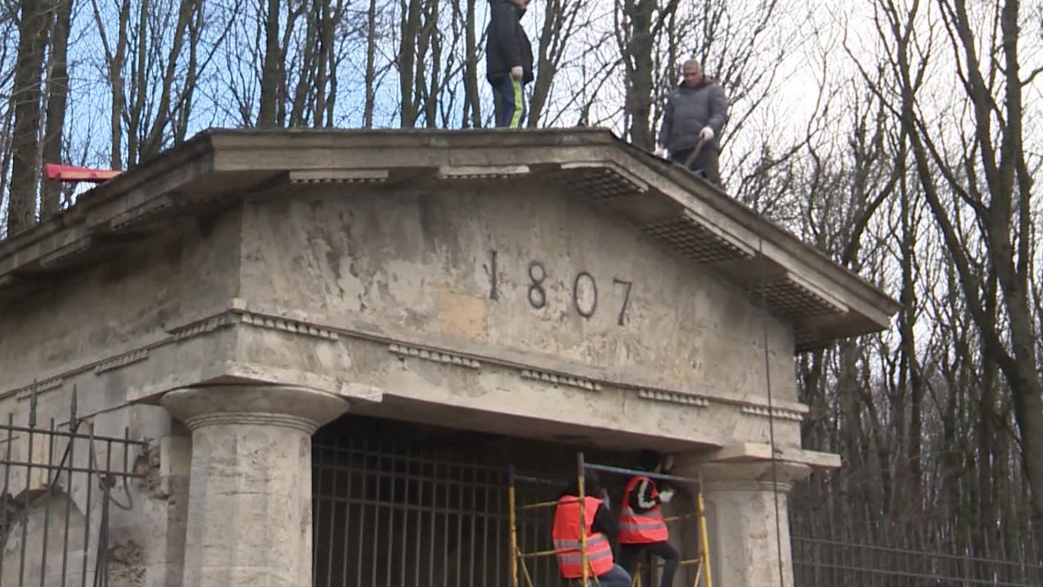 В Петербурге начали восстанавливать фонтан "Грот"