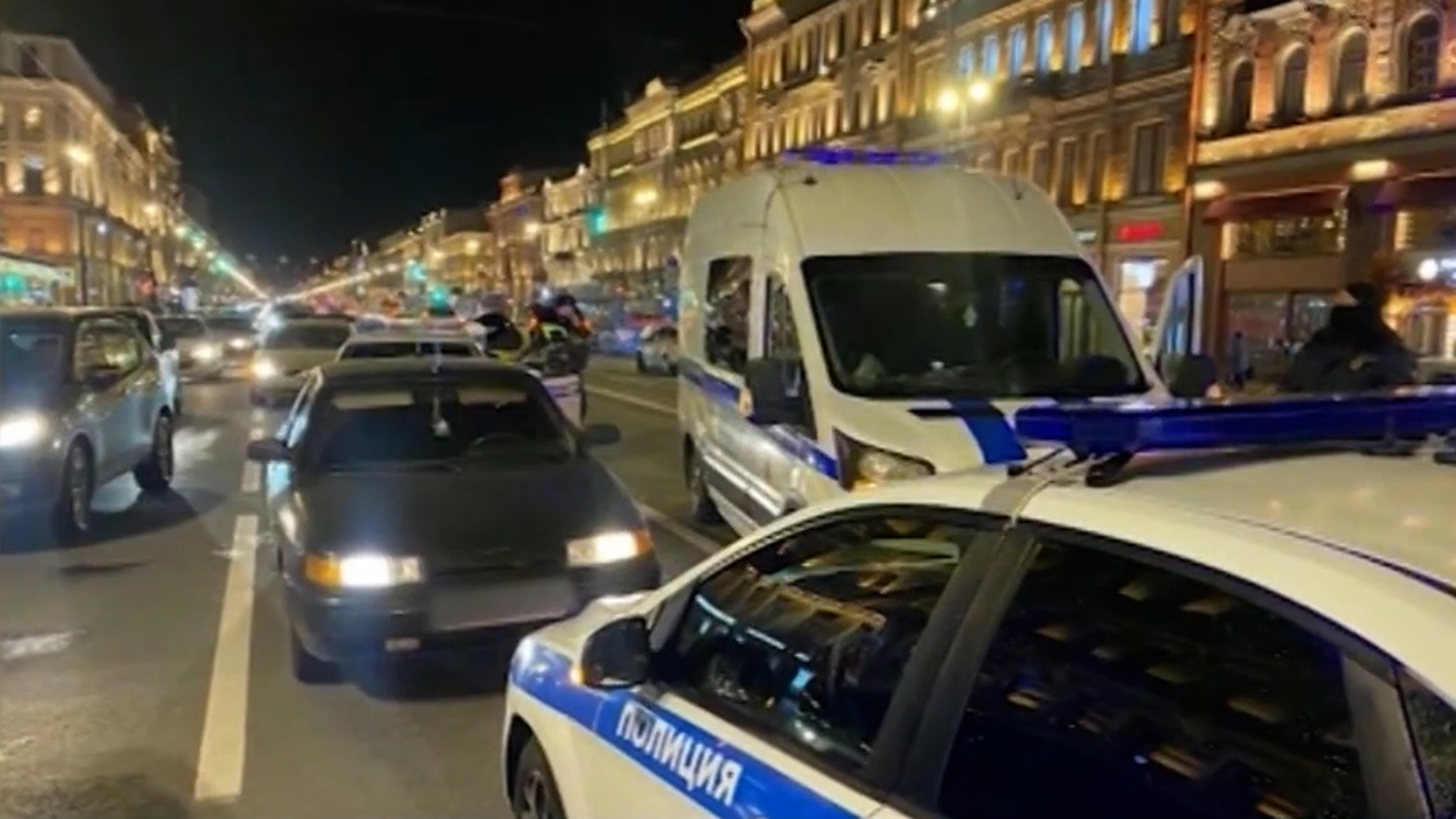 Курьер из Петербурга отправлен под домашний арест