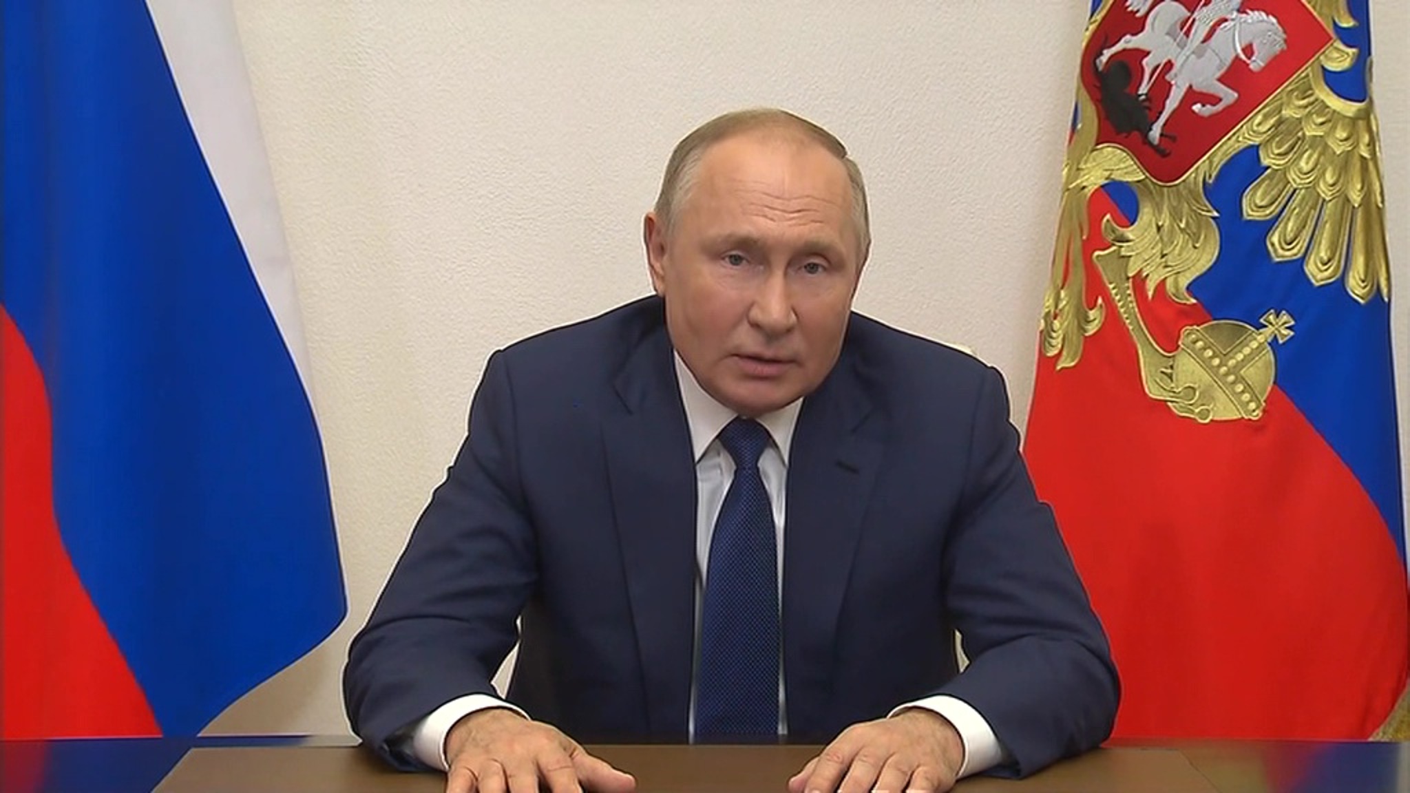 Путин призвал не допускать необоснованного завышения стоимости строительства дорог