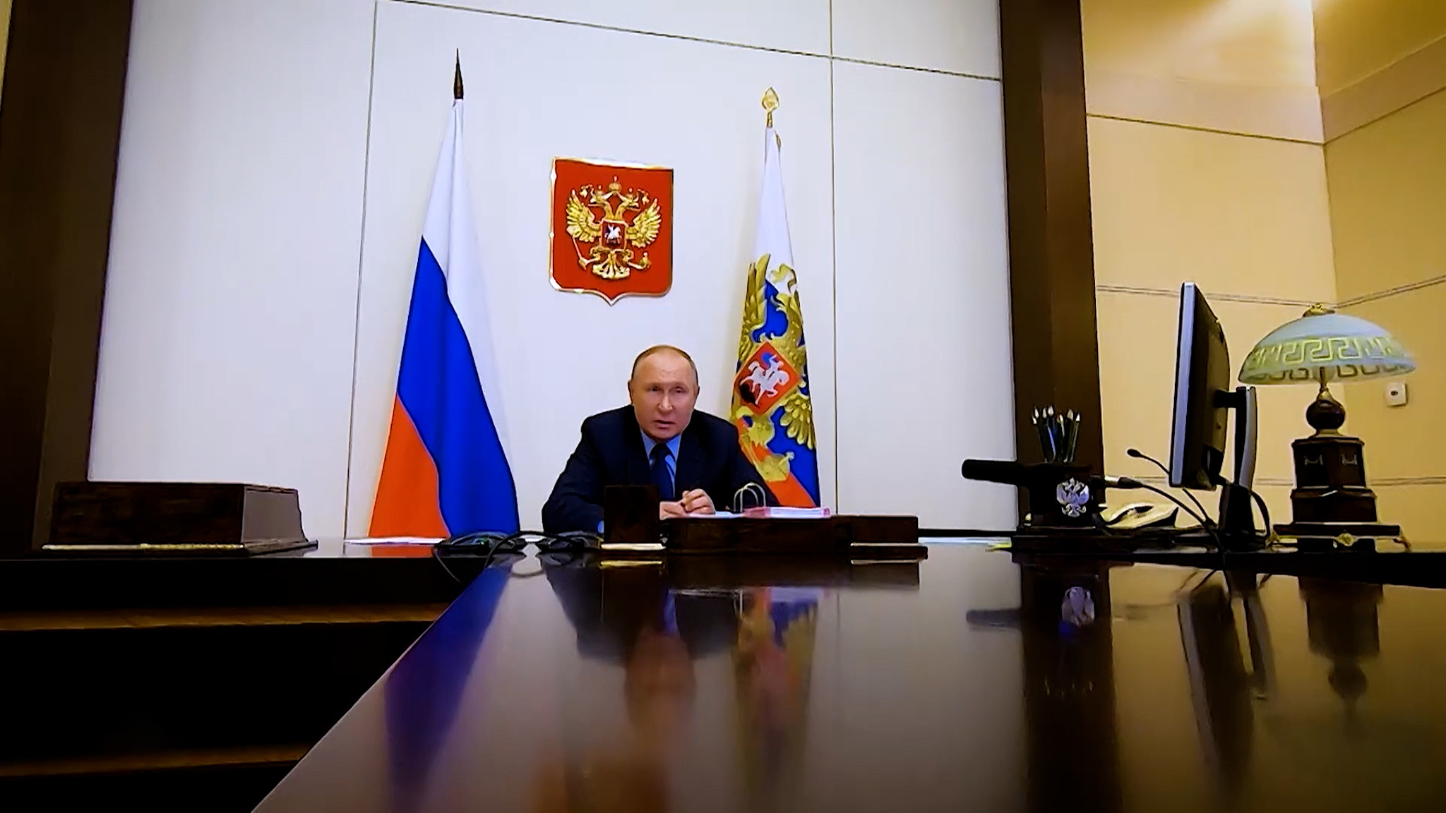 Путин поручил уровнять условия допуска товаров из ДНР и ЛНР в Россию