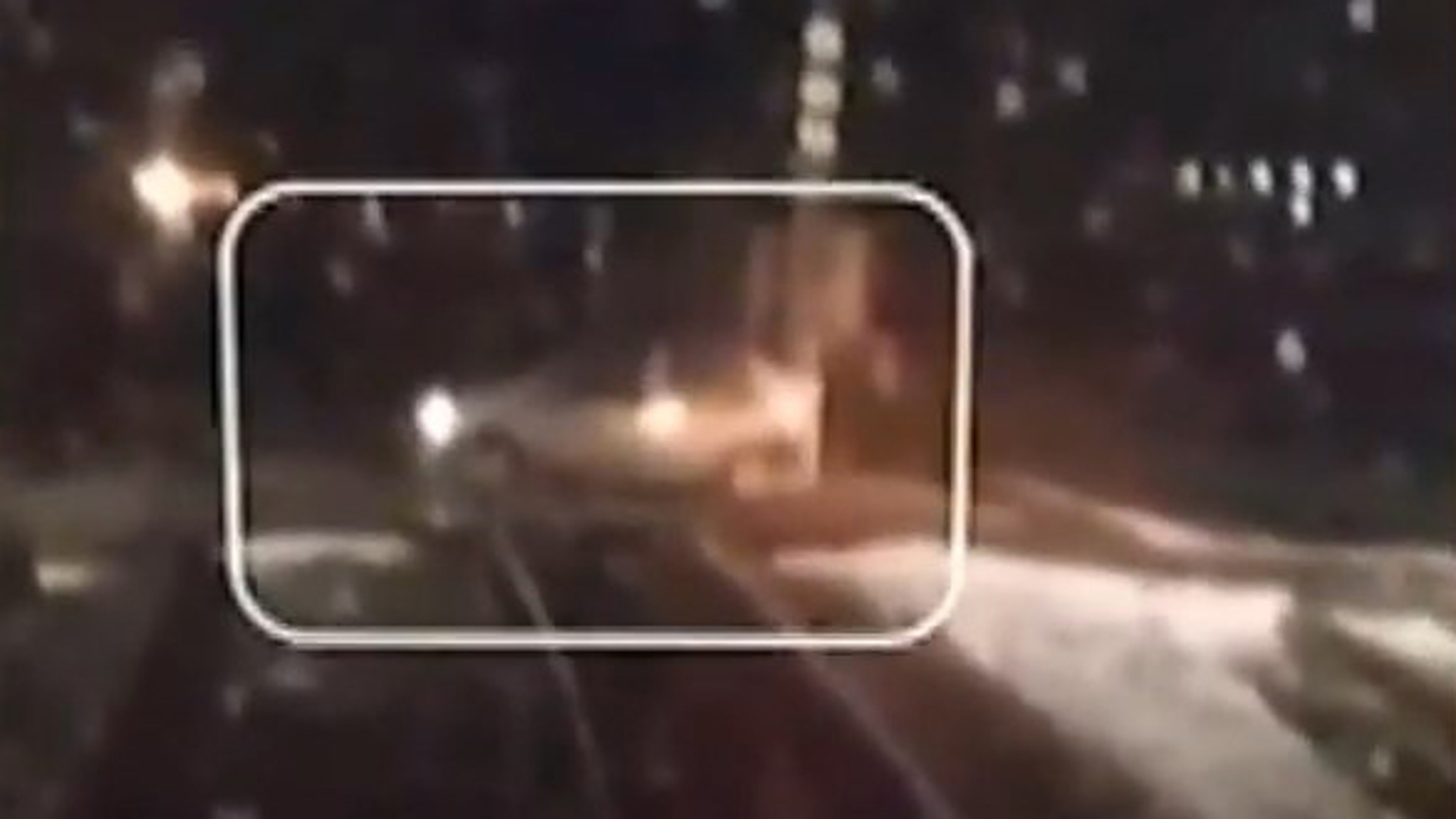 В Красноярском крае поезд едва не сбил застрявшее ну путях авто с пьяной женщиной за рулем