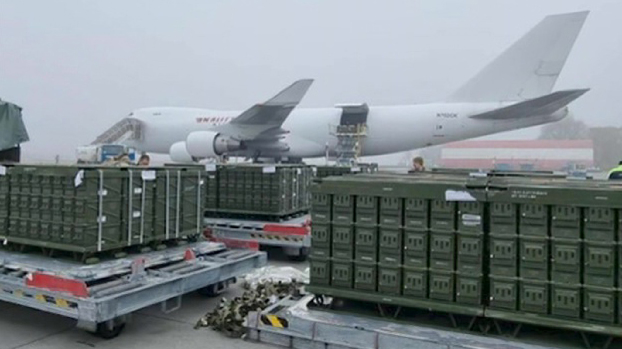 80 тонн боеприпасов для "стабильности и демократии на Украине"