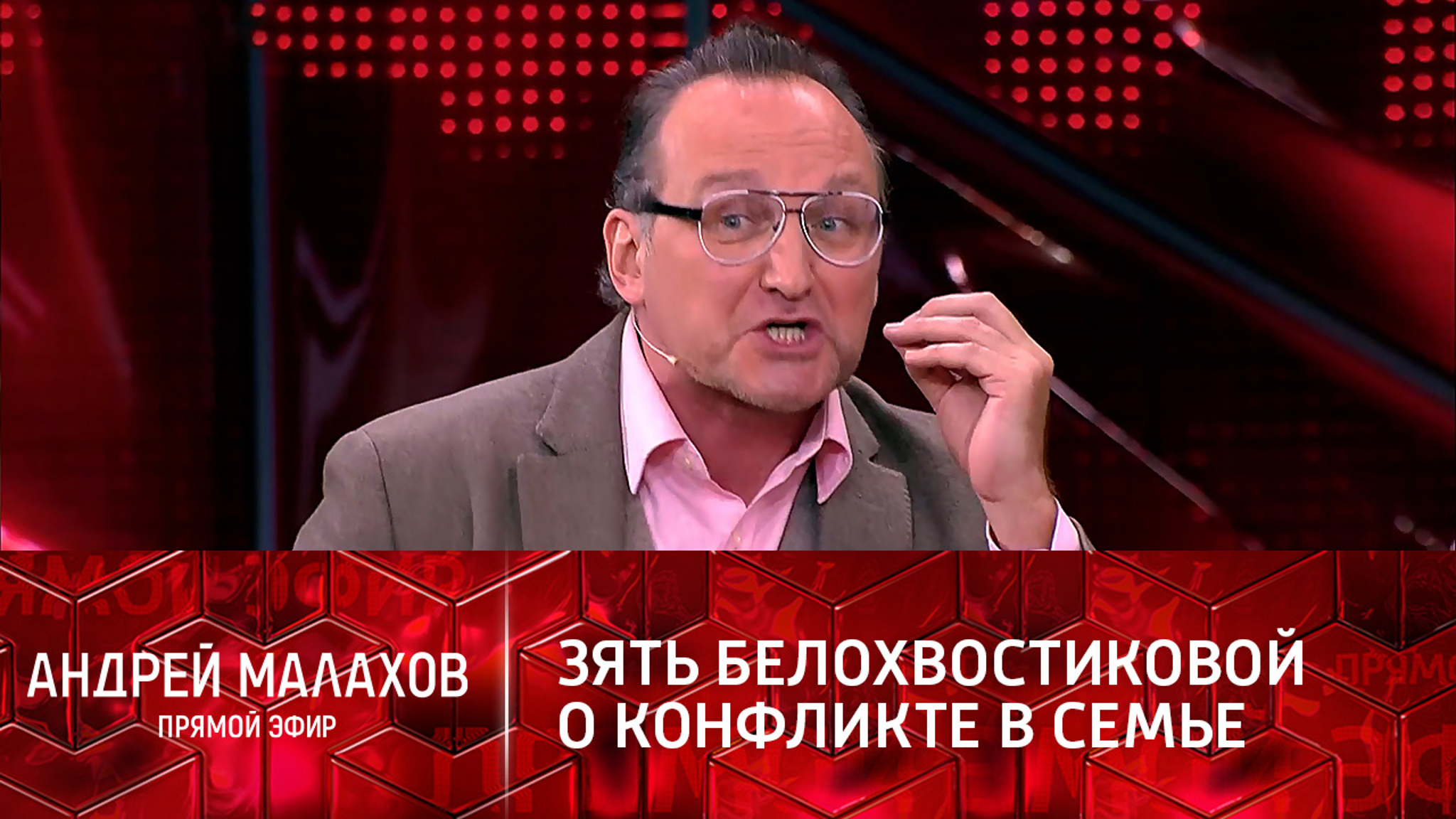 "Белохвостикова не помогает моей семье": зять обвинил актрису в своем разводе