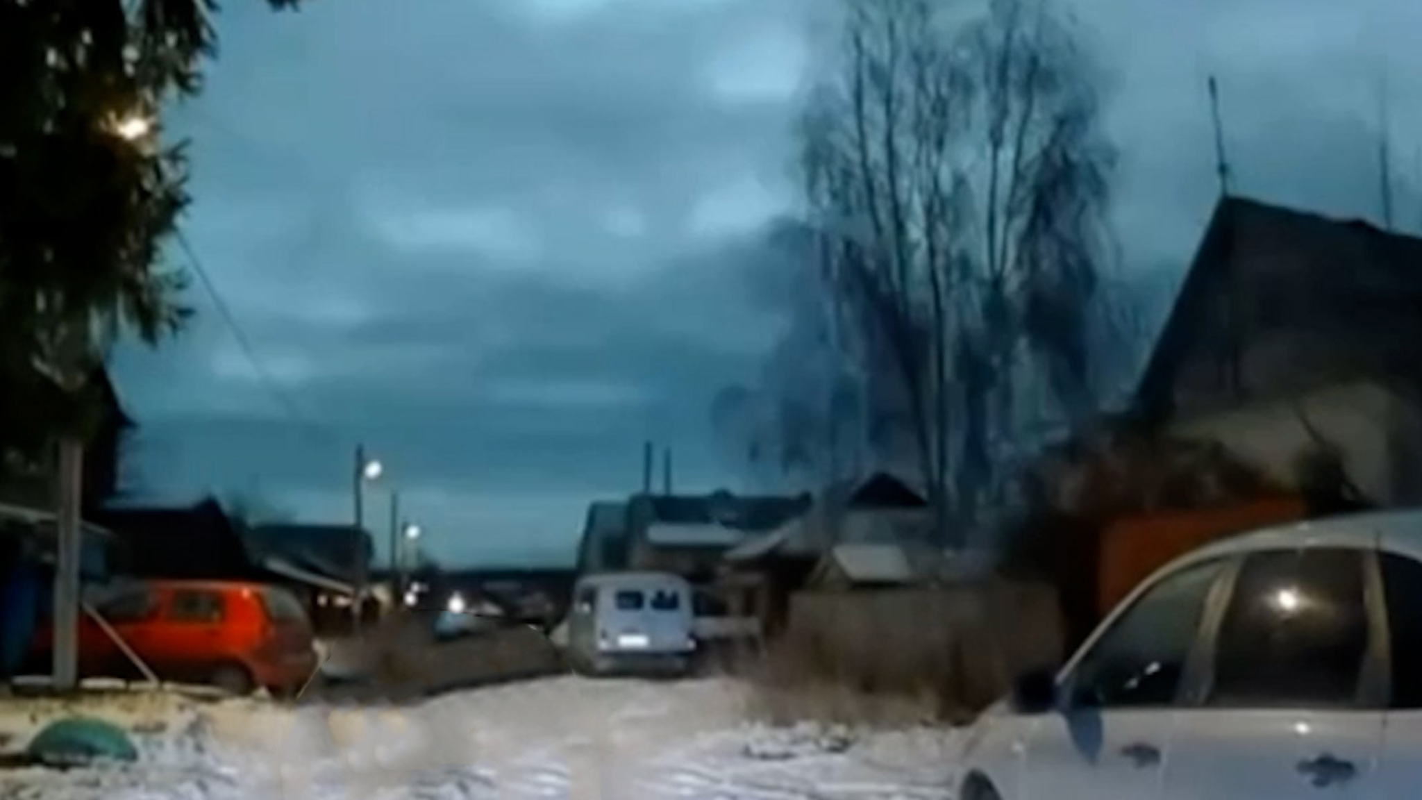 Жители Урала наблюдали за падающим метеоритом