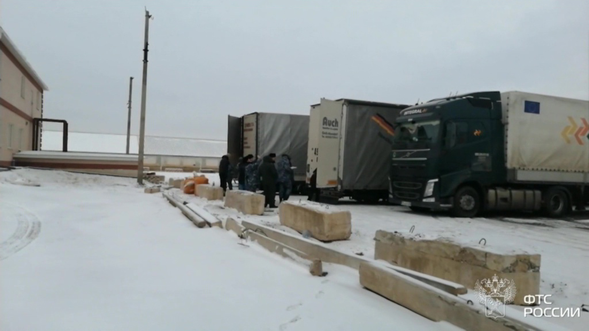 Крупная спецоперация таможенников: что везли контрабандисты в 14 фурах