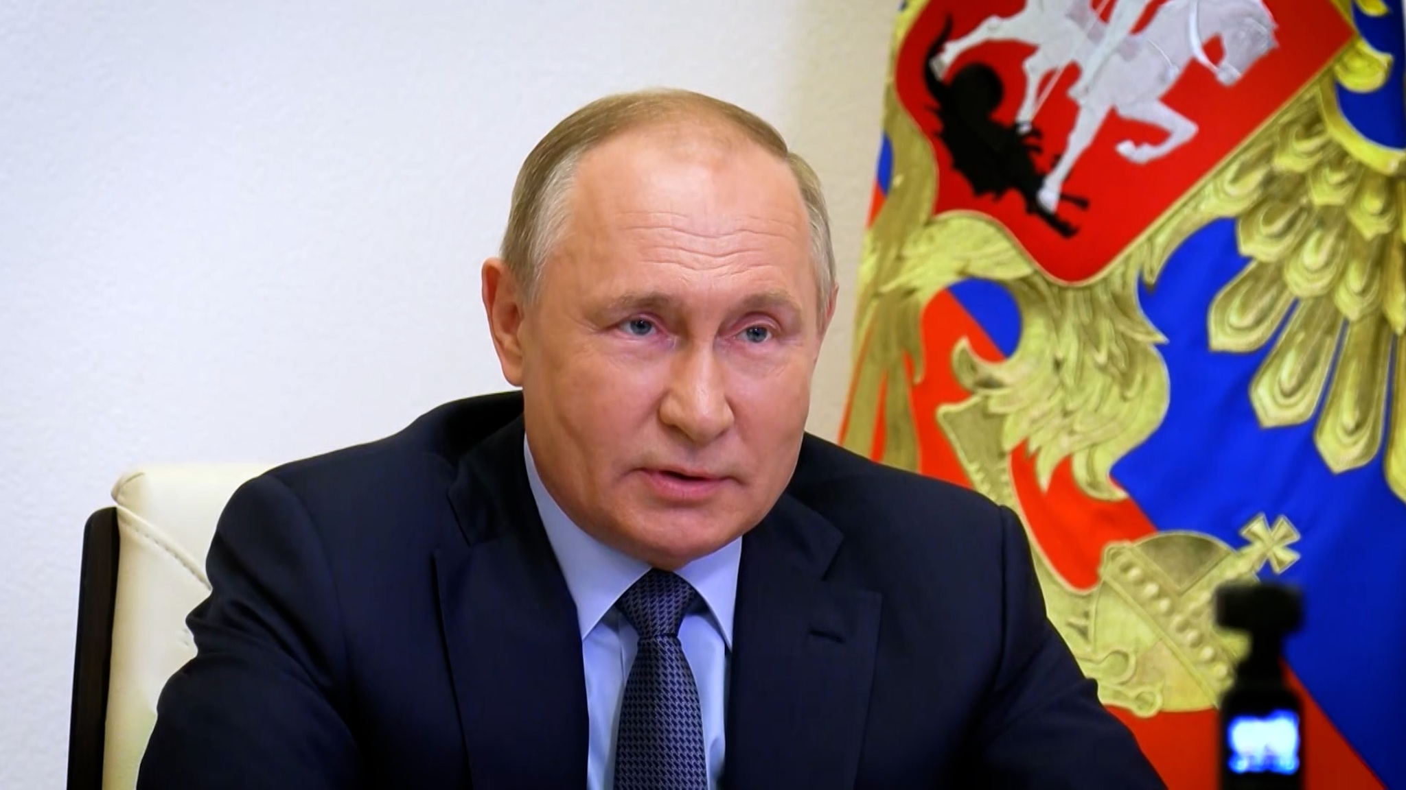 И выпить, и закусить: о чем сказал Путин на совещании с Ковальчуком