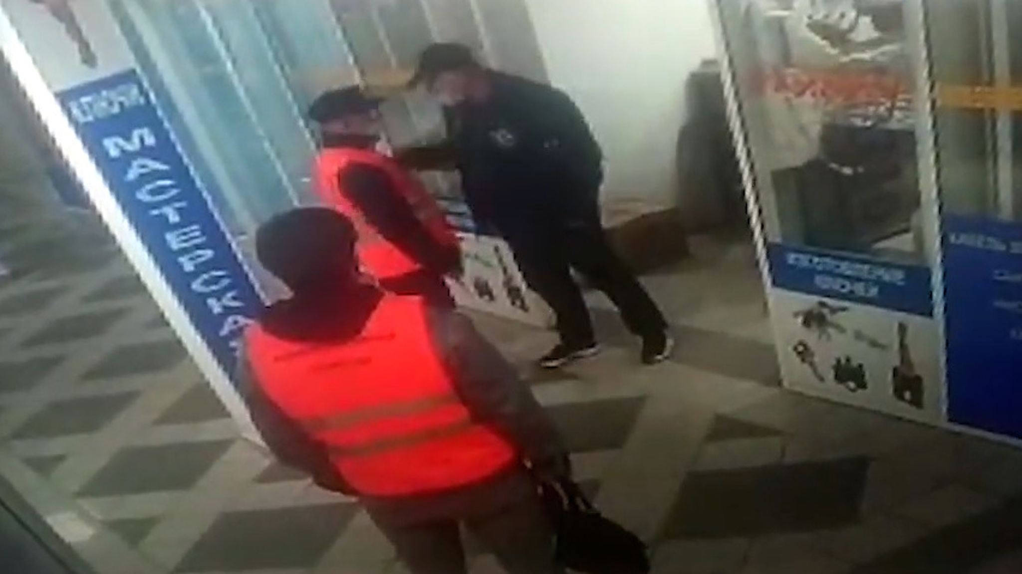 Житель Владивостока напал на участника антиковидного рейда