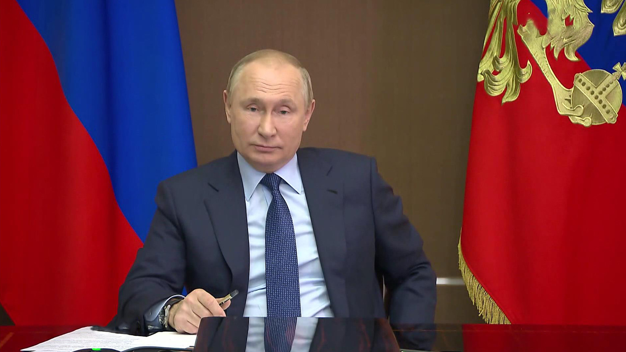 Путин "пшикнул" себе новую вакцину
