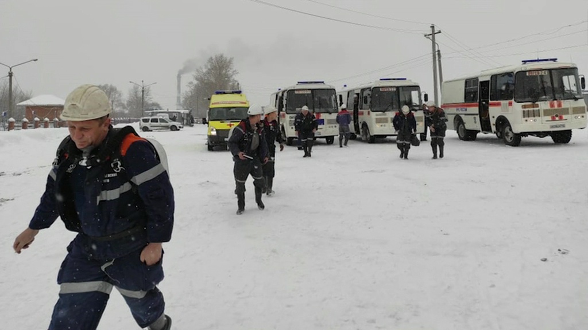 Правительство почтило минутой молчания память погибших на шахте "Листвяжная"