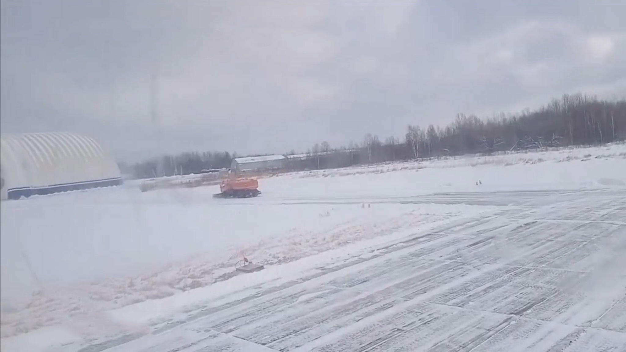 На Дальнем Востоке выпавший снег остановил движение по федеральным трассам