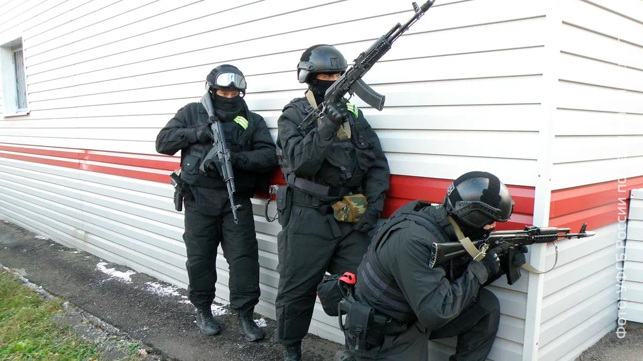 ФСБ России задержала в 37 российских регионах 106 сторонников украинской неонацистской группировки "МКУ"