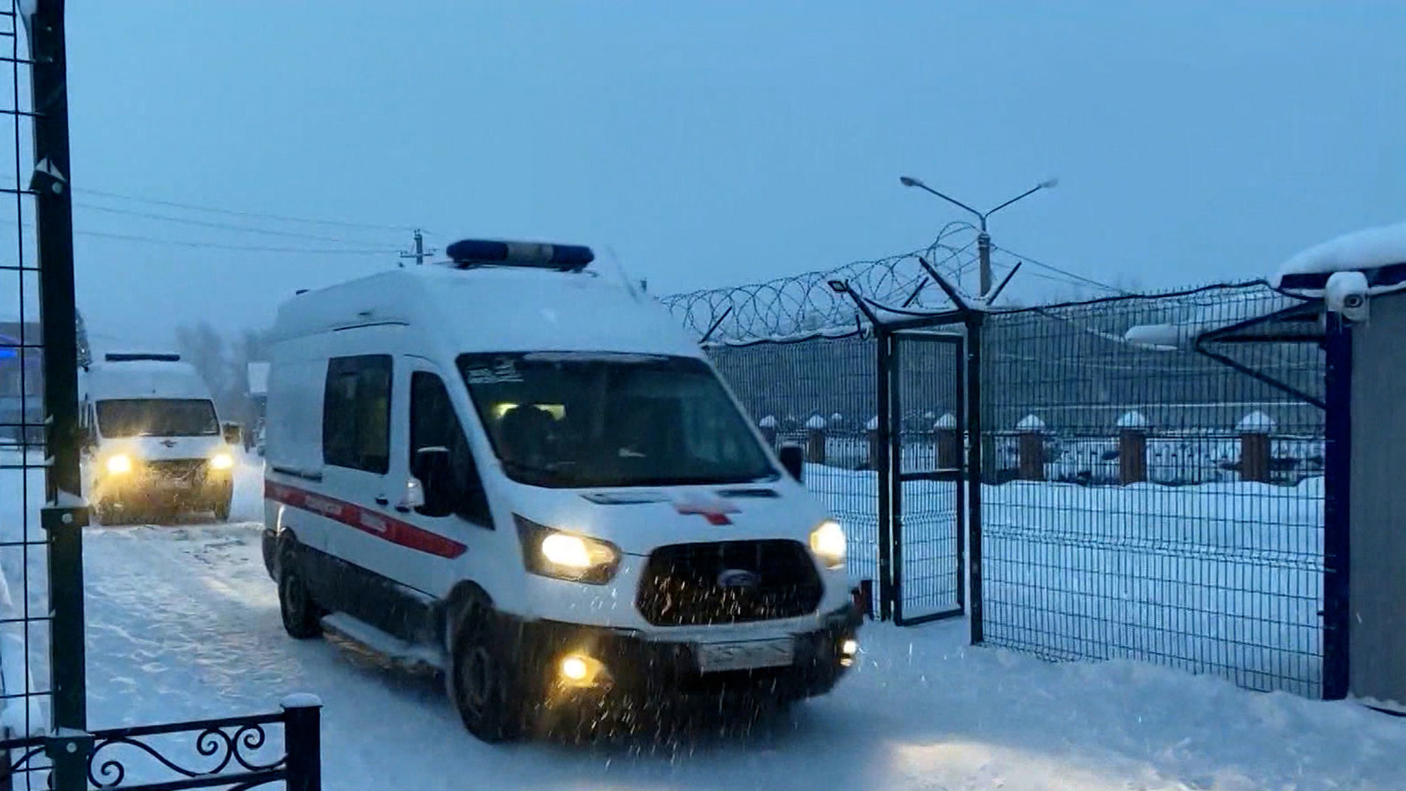 "Уши заложены, видимости ноль". Горняки о том, что творилось в шахте