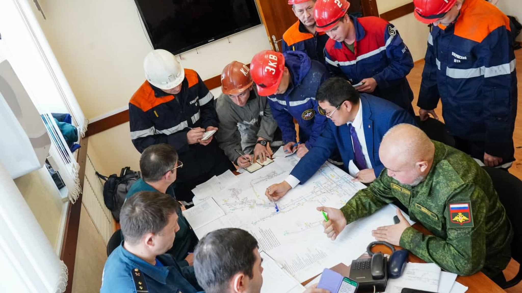 Губернатор Цивилев представит к награде тех, кто помогал выбраться горнякам из шахты
