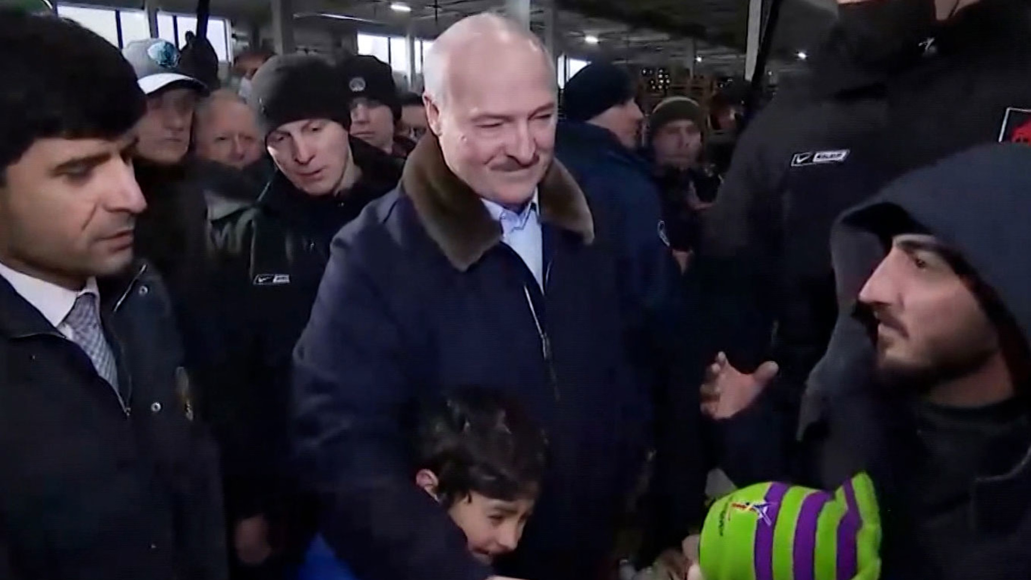 Лукашенко пообещал беженцам никого не ловить