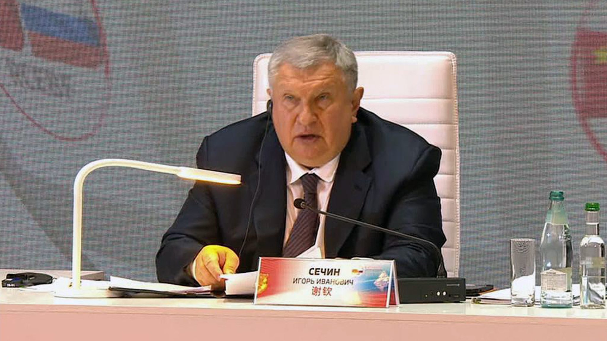 Сечин: российские экспортеры усилили акцент на поставку в Китай "зеленой" энергии