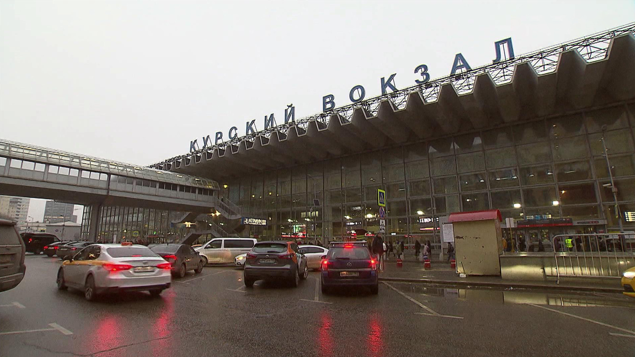 У двух московских вокзалов изменились правила парковки
