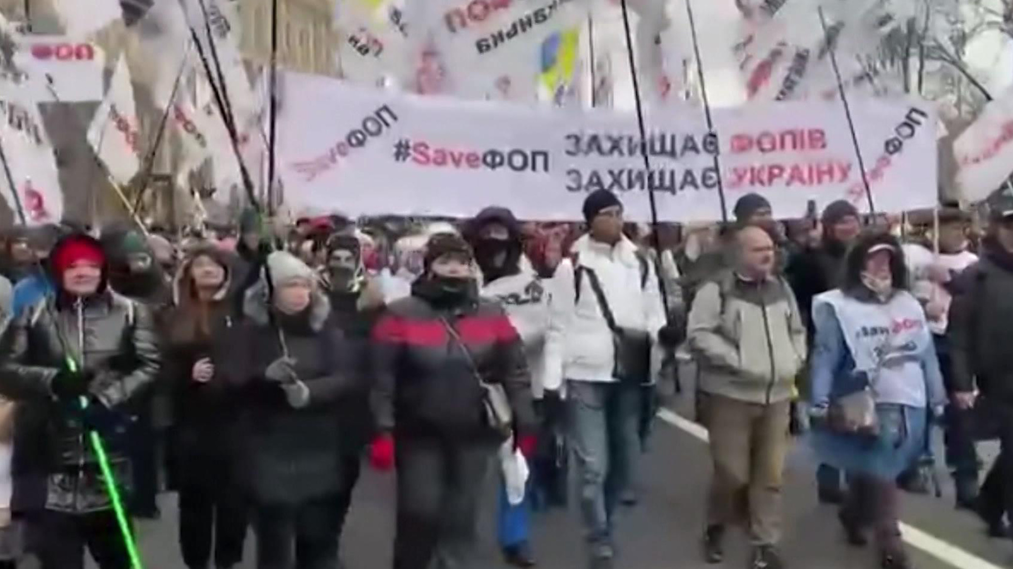 Зеленский не убедил две трети украинцев