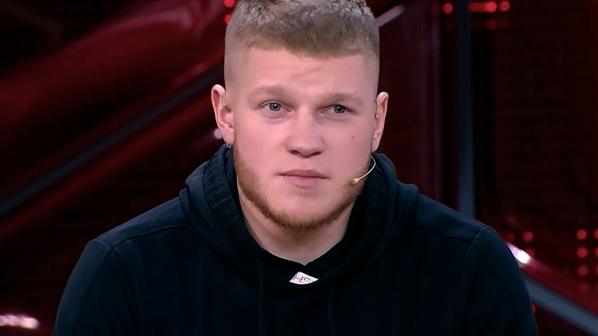 "Я был на крючке": бывший курьер о работе у телефонных мошенников