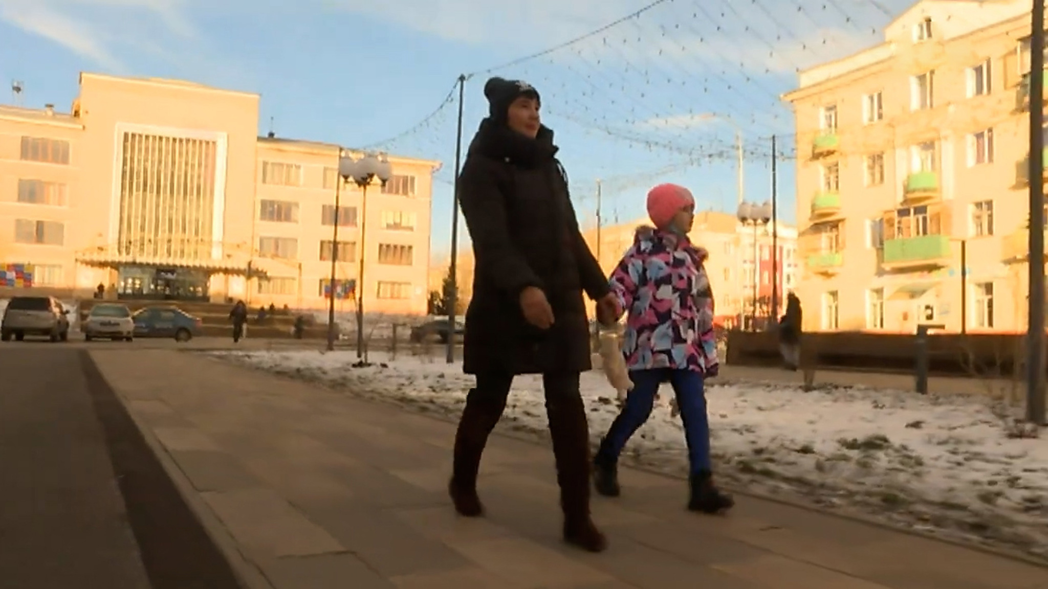 6 лет разлуки: матери вернули дочь, которую муж тайно вывез в Афганистан