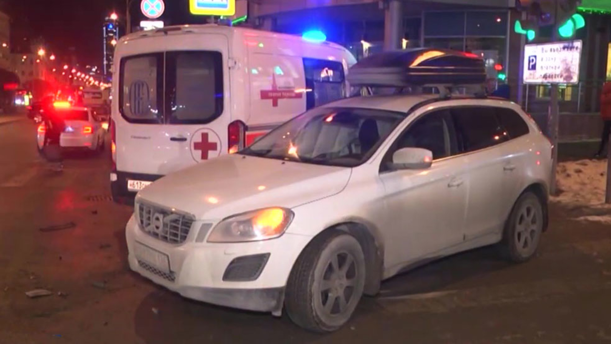 Машина скорой помощи попала в аварию в Екатеринбурге