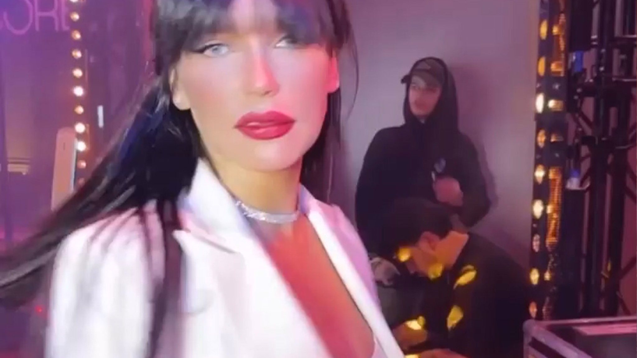 Серябкина на вечеринке