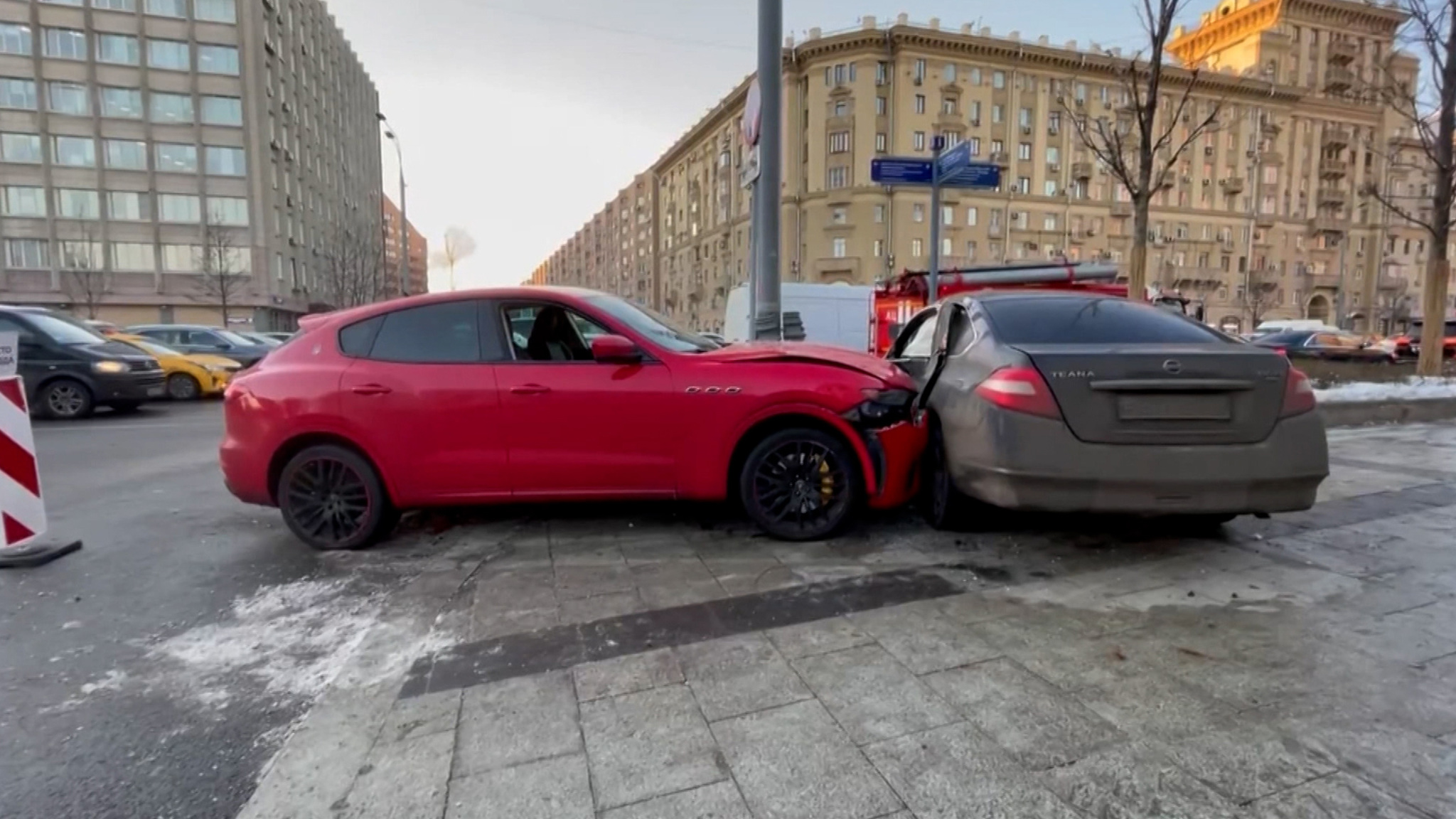 В центре Москвы Maserati  протаранила две машины