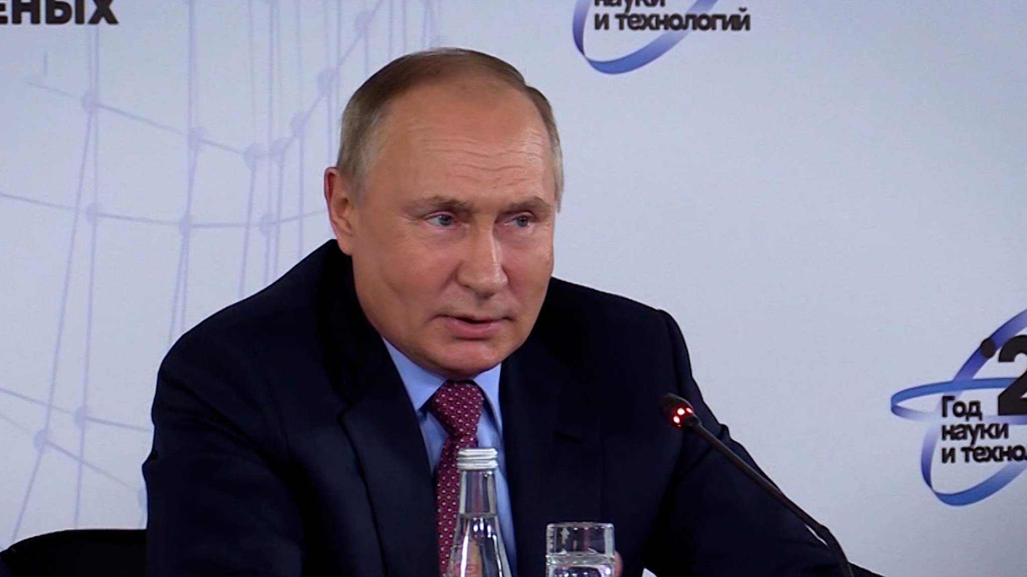 Молодые ученые спросили президента о больном
