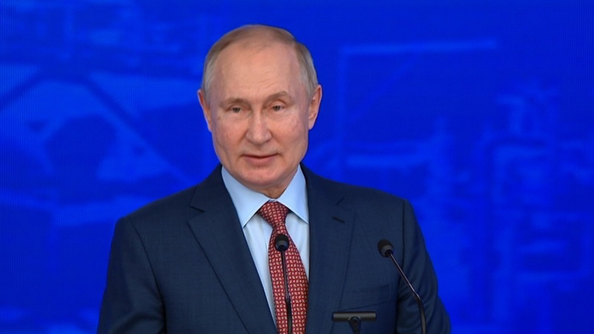 Кому звонил Путин и кого "развели": неделя президента