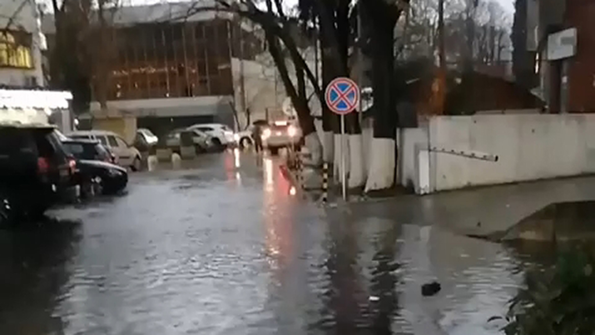 Улицы Сочи затопило после прошедших ливней