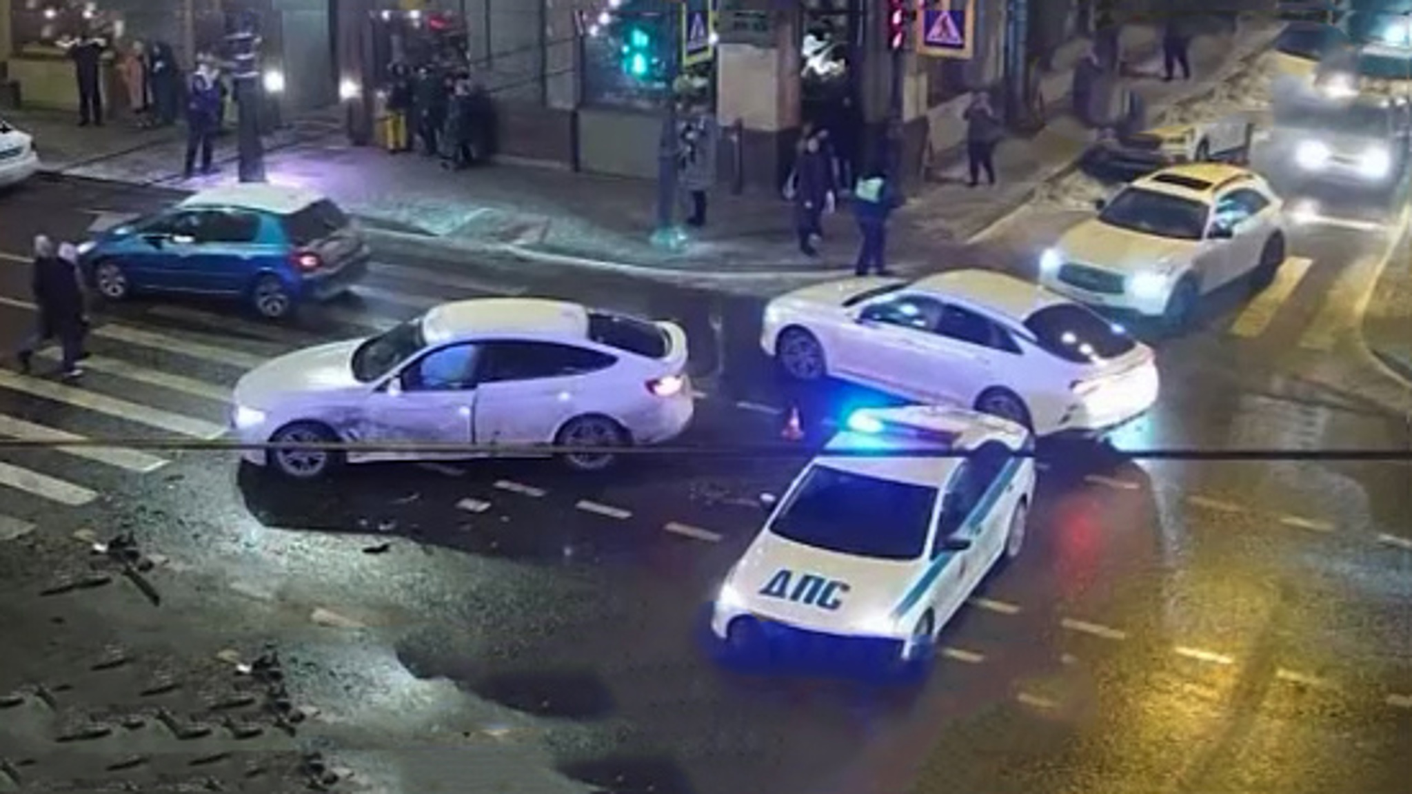 Непогода стала причиной многочисленных аварий в Санкт-Петербурге